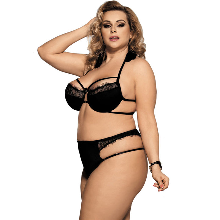 Curves in Confidence: Plus Size Black Lace Lingerie Set